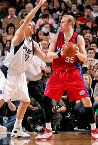 Nowitzki e Kaman / Foto: NBA