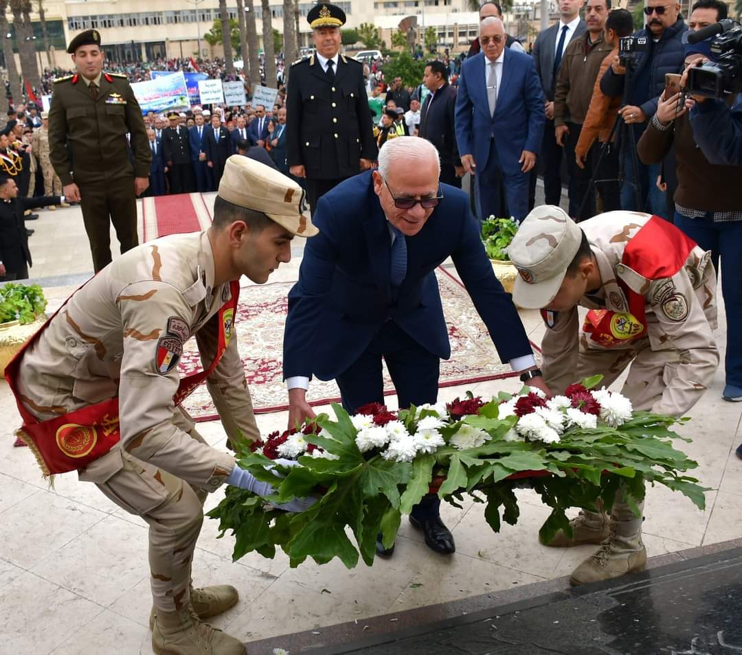 عادل الغضبان يضع إكليلا من الزهور على النصب التذكاري احتفالا بالذكرى ال67 لعيد بورسعيد القومي  جريده الراصد24