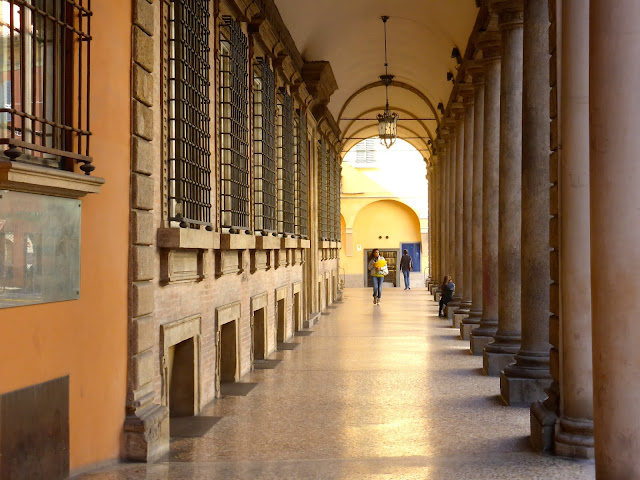 Bologna-via-Santo-Stefano