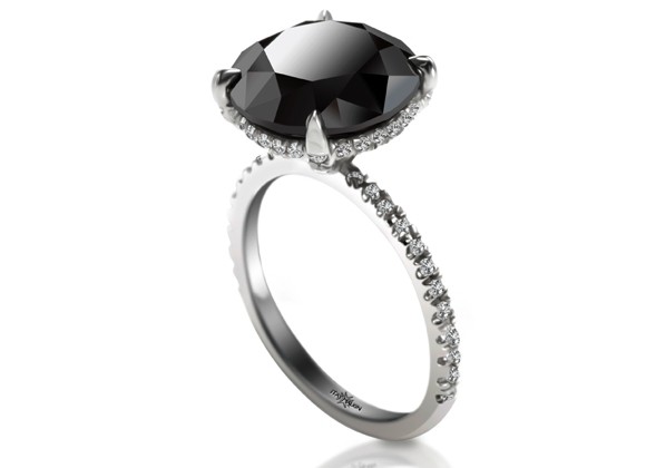 Ring 1: Carrie Bradshaw's 5 carat ring designad av Itay Malkin