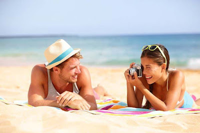 Cute-Couple-enjoying-on-the-Beach