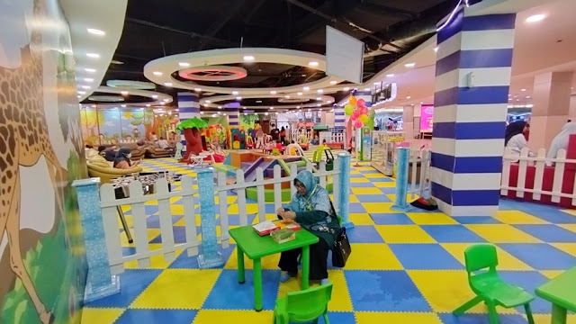 area makan kids zone bg junction surabaya