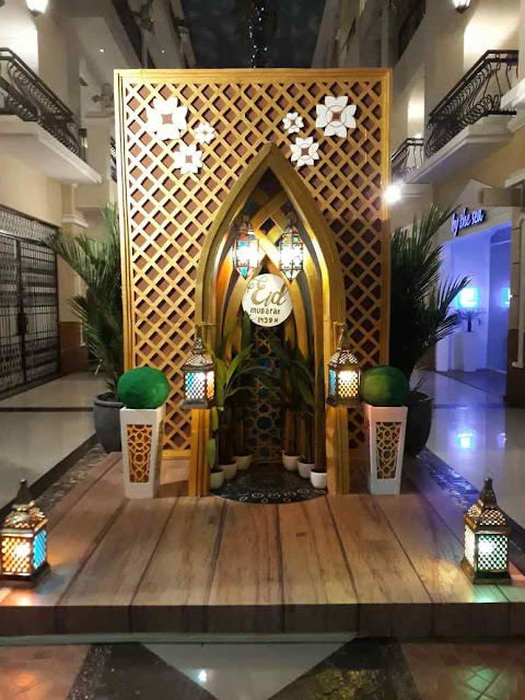 Photobooth dekorasi ramadhan dan Idul Fitri di gedung mall Darmawangsa Square Jakarta, menggunakan bahan Styrofoam di campur triplek multiplek plywooddan sebagainya