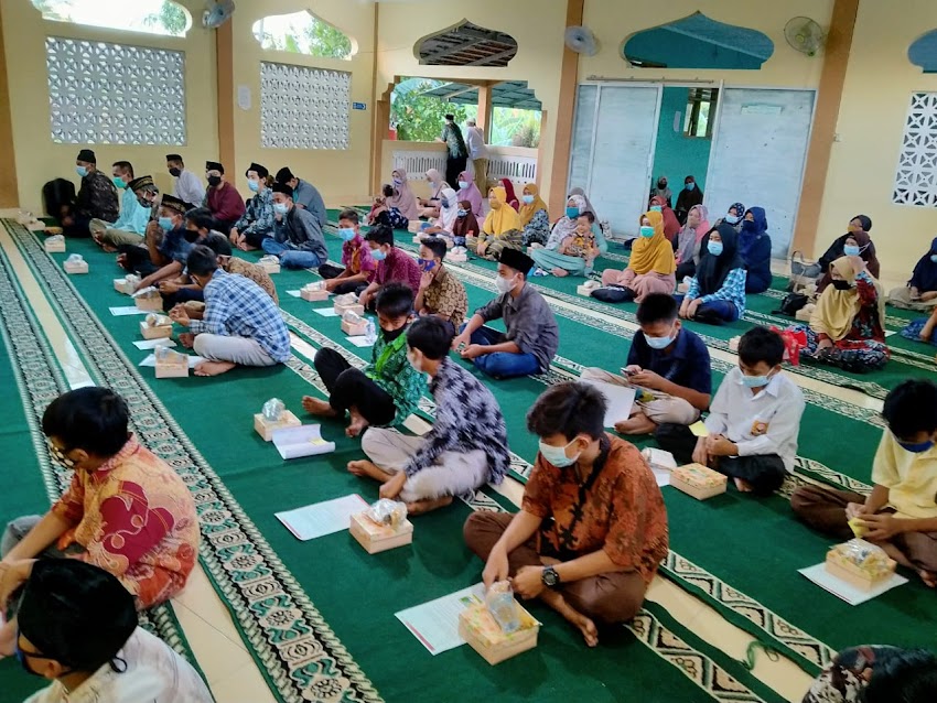 Buka Puasa Bersama Siswa-i, Guru-Staf Karyawan serta Jamaah Masjid SMP Muh 1 Bambanglipuro