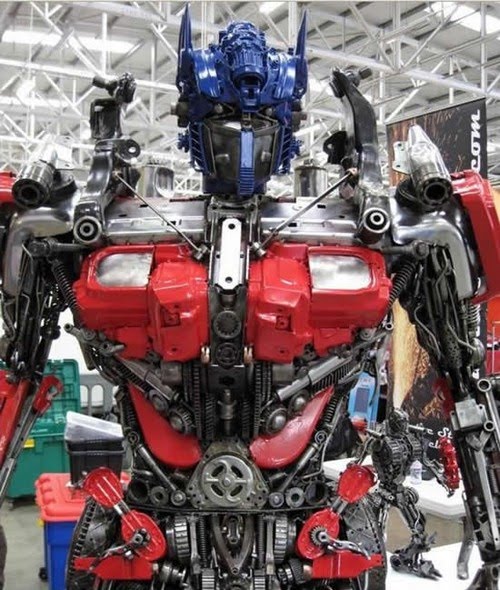 Patung Robot Transformers - Optimus Prime Yang Keren  Yunieka