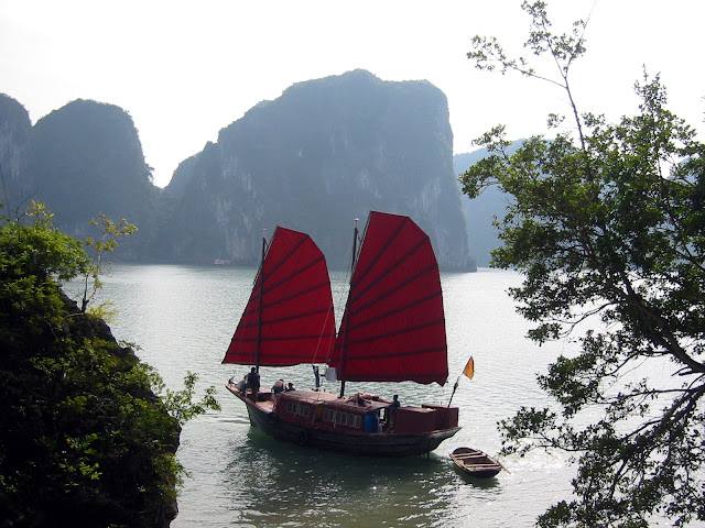 Halong Bay Seen On www.coolpicturegallery.us