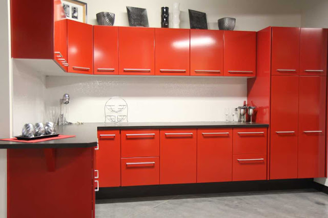 Contoh desain dapur warna merah