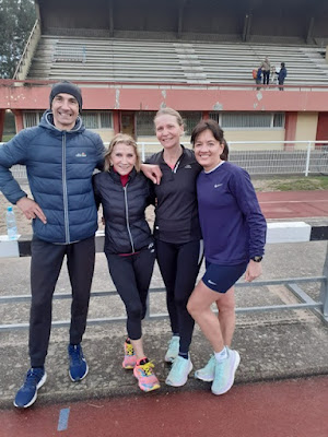 Sur la piste d’athlétisme de Hautepierre avec Graziella et les deux Carole en pleine préparation pour le marathon de Genève