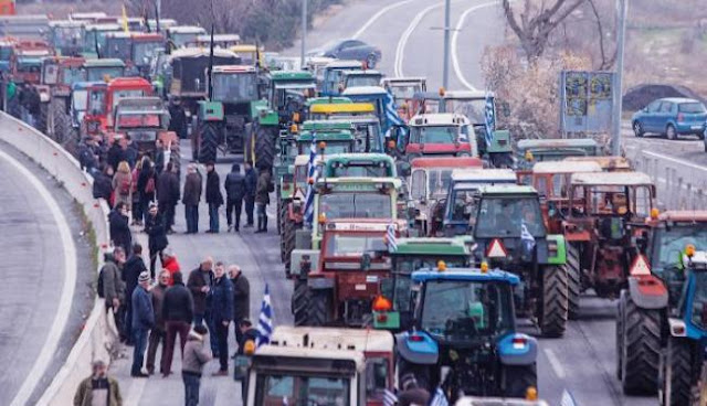 Άρχισαν διώξεις για να σπάσουν τα μπλόκα των αγροτών