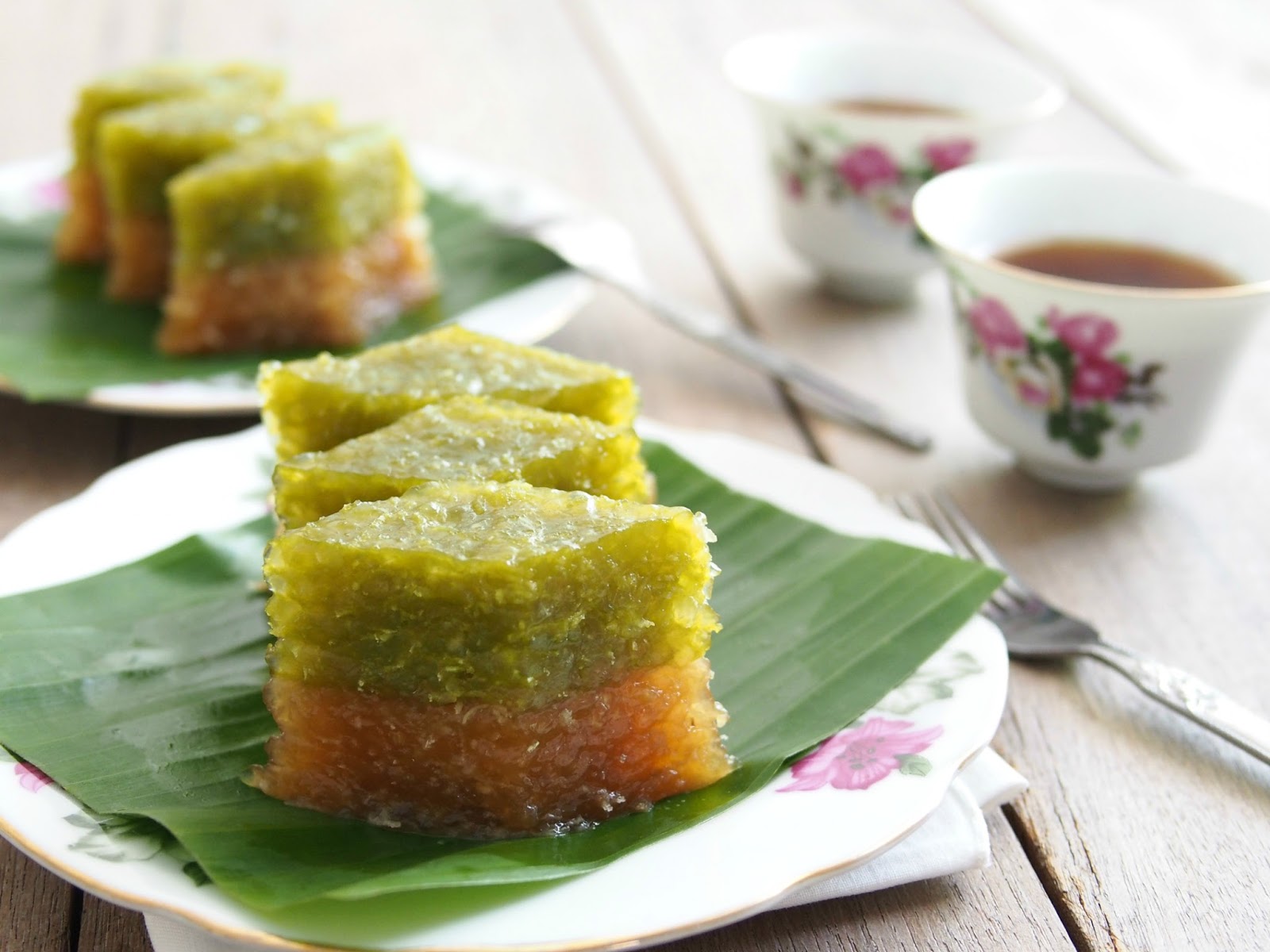 Steamed Layered Sago Cake (Kuih Sago Lapis) - BAKE WITH PAWS