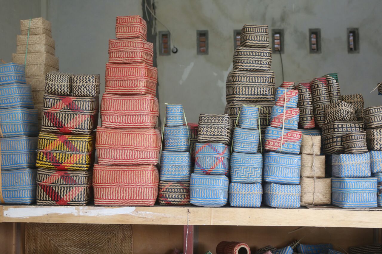 Belanja Kerajinan  Bambu  di Loyok sambil Menikmati Objek 