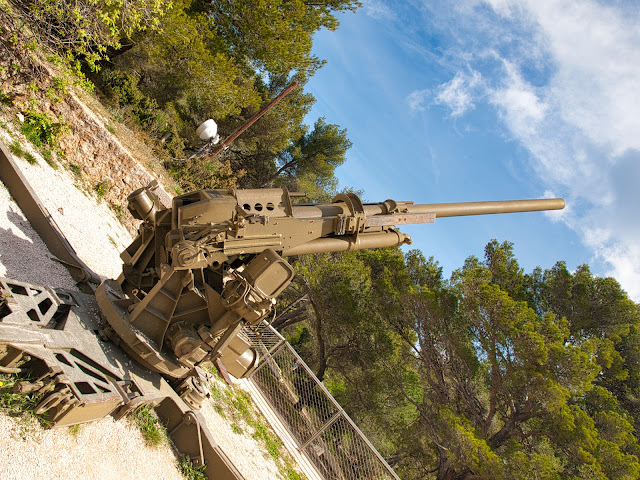 jiemve, le temps d'une pose, Toulon, Mont Faron, canon américain anti-aérien de 90