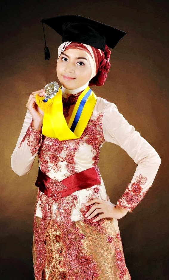 Gambar Model Desain Kebaya Wisuda Modern  Terbaru 2017