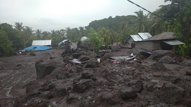 23 Warga Meninggal Akibat Banjir Bandang dan Longsor di Flores Timur.lelemuku.com.jpg