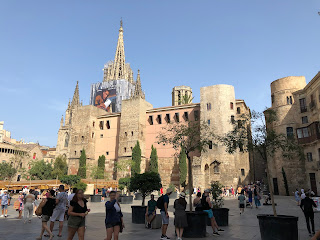 迷路の小路が美しいバルセロナ旧市街を散策〜Barri Gòtic /ゴシック地区〜