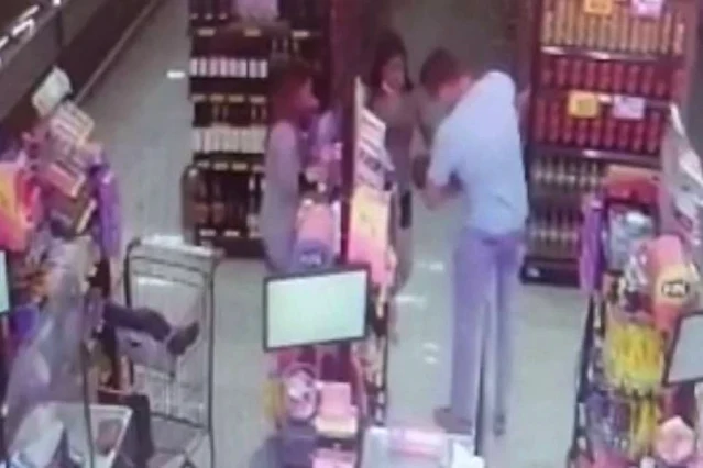 Policial de folga faz manobra e salva bebê engasgado com bala em supermercado