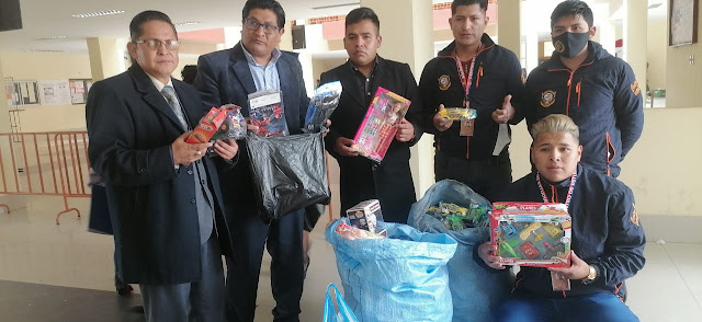 Derecho de la UPEA se suma a la campaña navideña donando mil juguetes