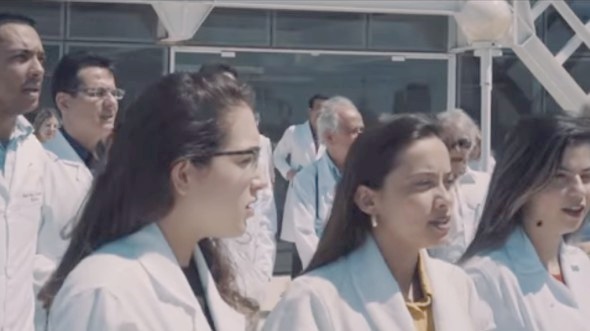 Médicos relatam “horror na saúde” em paródia da canção de fim de ano da TV Globo