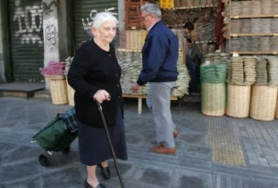 Το ευρώ... αυτοκτονεί