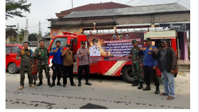 Musim Kemarau, Damkarmat Lamsel Sigap Salurkan Air Bersih ke Masyarakat