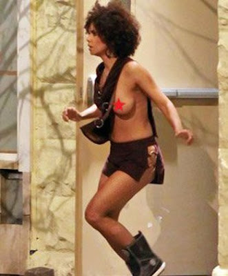 Halle Berry Wardrobe Malfunction<br />