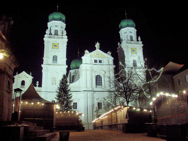 St. Stephan's in Passau long after the Christmas market has closed.