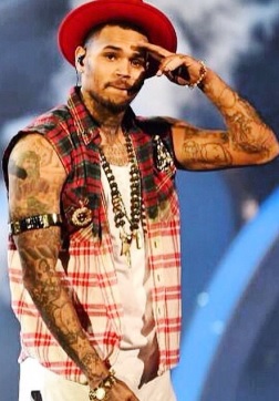 Foto de Chris Brown con sombrero