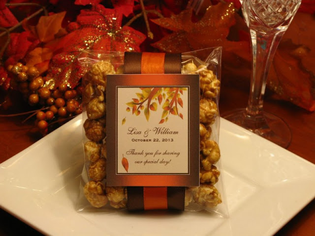 cute-fall-wedding-favor-caramel-popcorn-with-plastick-wrap-and-satin-ribbon