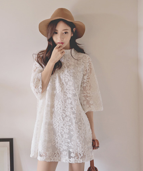 Tom & Rabbit Floral Lace Dress