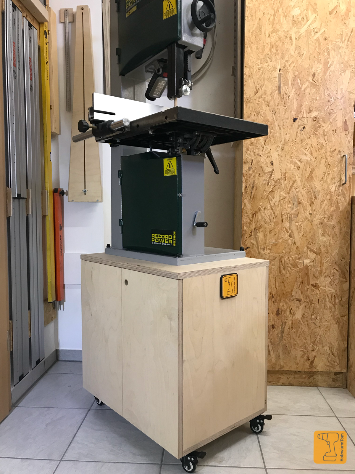 Holzwurmtom De Werkstattmobel Selbst Gebaut Unterschrank Fur Die Bandsage Inkl Video Werbung