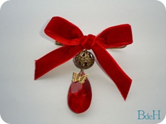 Broche lagrima roja