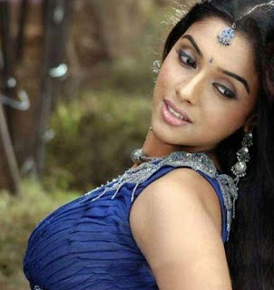 Actress Side Pose - Asin 01