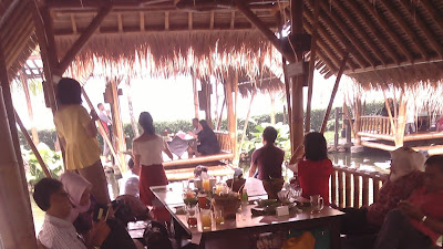 Tempat Makan Di Pinggir Danau Sekitar Jambore Cibubur