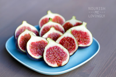 fresh_juicy_fig_halves