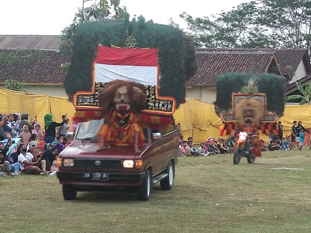 Lestarikan Budaya, Pemdes Tempursari, Gelar Pertujukan Reog Massal