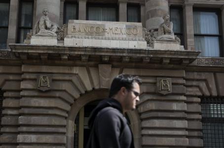 Economía/ Analistas bajan previsión del PIB para  2015 a 2.66% desde 2.88%: Banxico