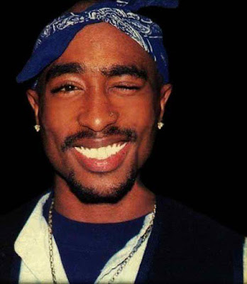 Artista falecido Tupac Amaru Shakur, conhecido por seus nomes de palco 2Pac