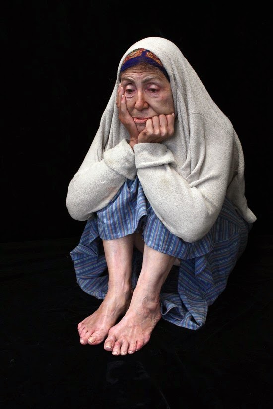 Marc Sijan esculturas hiper-realistas em tamanho real de pessoas bizarras