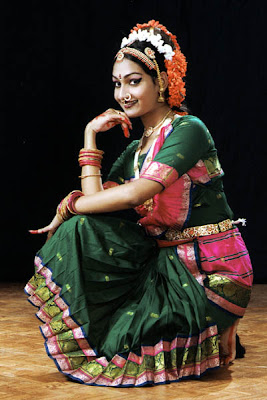 indian dancing girls
