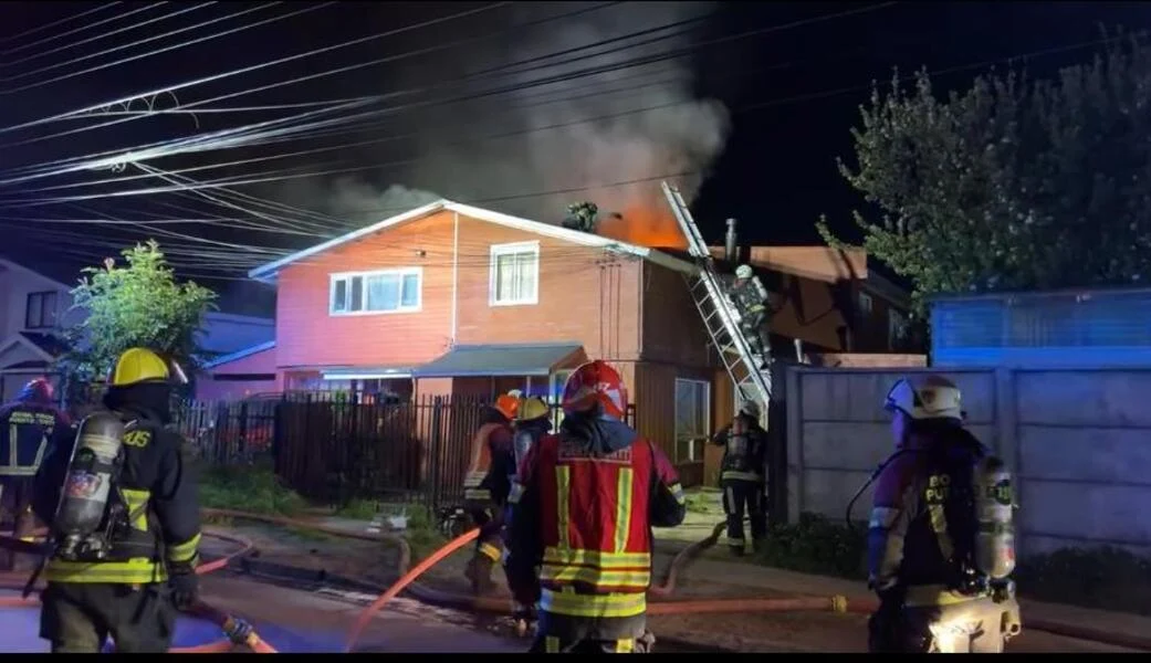 Incendio afectó segundo piso de vivienda en Puerto Montt