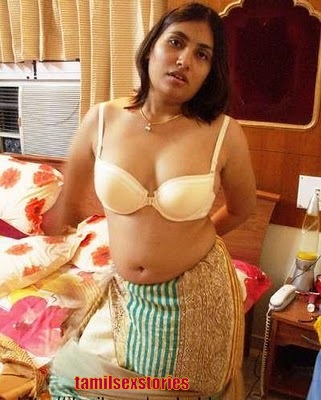Tamil Bikini Actress Images on Hot Telugu Bikini Still   Bollywood Blue