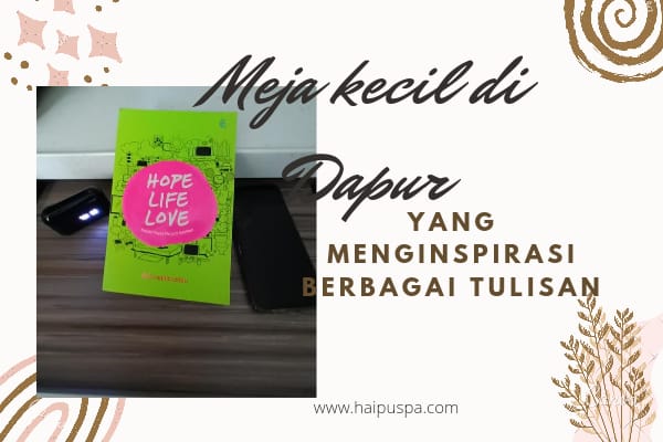 Meja kecil di dapur