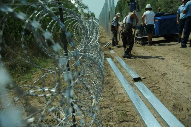 Image Attribute: Construction of barrier at the Hungarian-Serbian border.  Photo: Wikipedia / Délmagyarország/