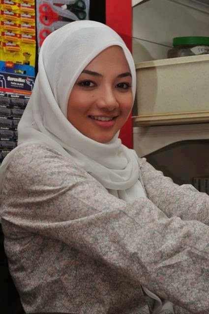 Top 10 Artis Wanita  Bertudung Paling Comel di Malaysia  