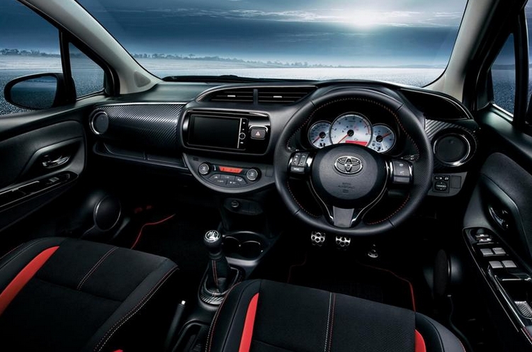 Oto Motif Foto interior  mobil  toyota yaris  2019 terbaru