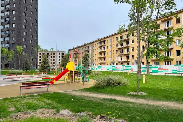 Онежская улица, дворы