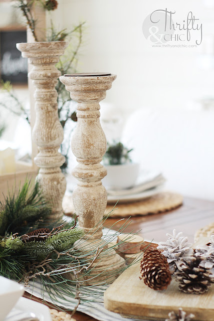 Farmhouse Christmas dining room decor and decorating ideas. Christmas tablescape decor and decorating ideas. Christmas place setting ideas. How to decorate your dining room table for Christmas. @HobbyLobby #HobbyLobbyFinds #ad 