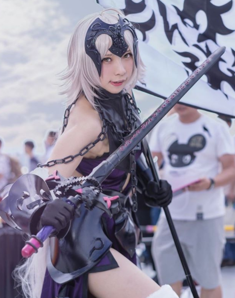 Sherry merupakan cosplayer asal Tiongkok.