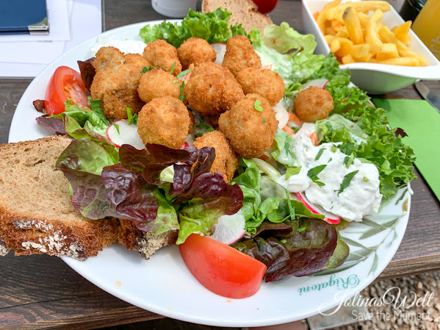 Salat mit Pilzen beim Waldheim