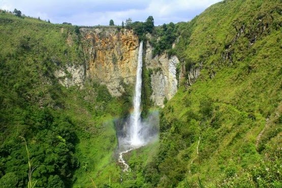 15 gambar  pemandangan  air terjun alam dan gunung terindah 